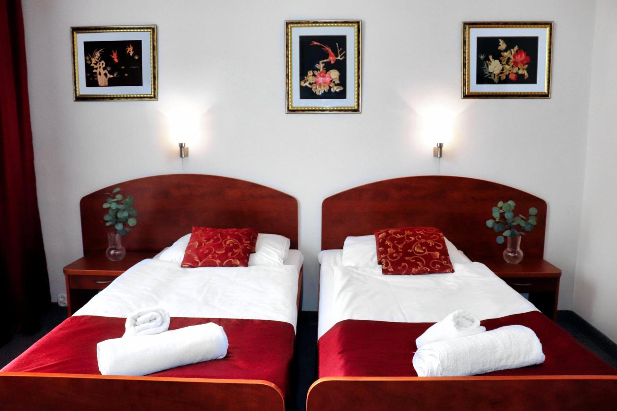 Hotel Lothus فروتسواف المظهر الخارجي الصورة