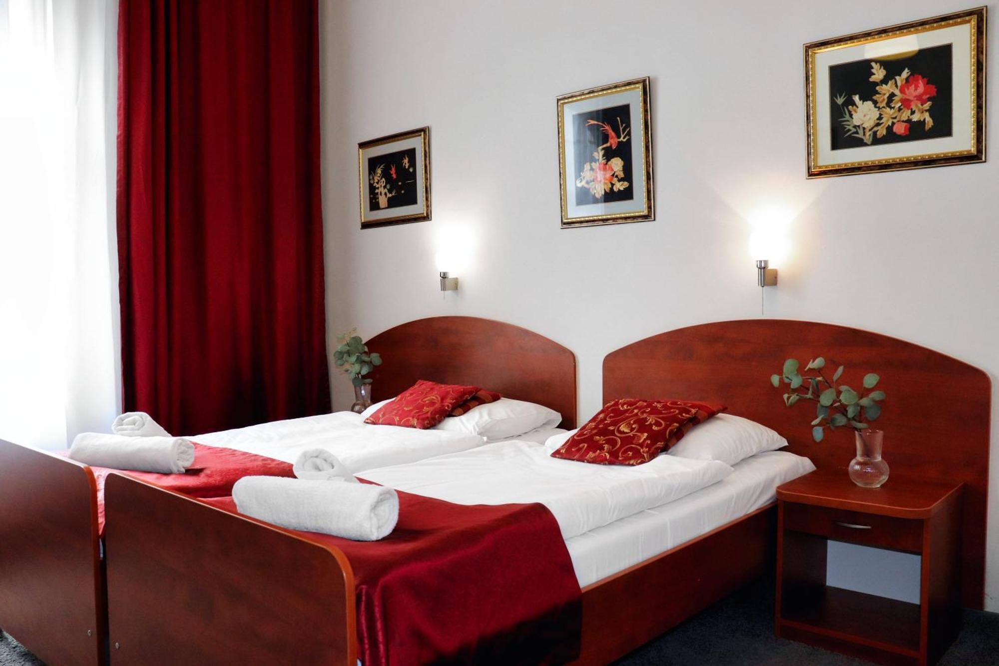 Hotel Lothus فروتسواف المظهر الخارجي الصورة