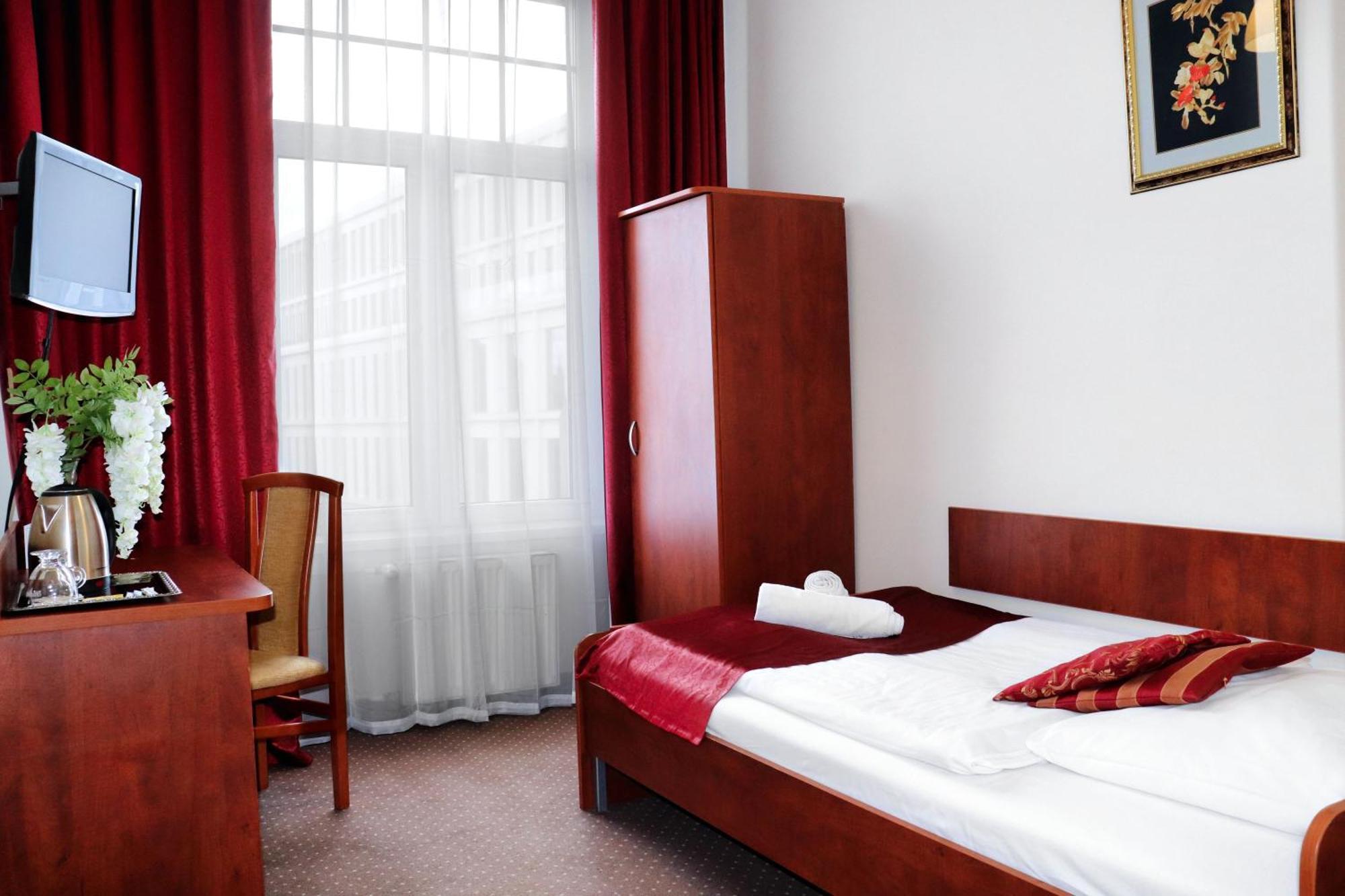 Hotel Lothus فروتسواف المظهر الخارجي الصورة
