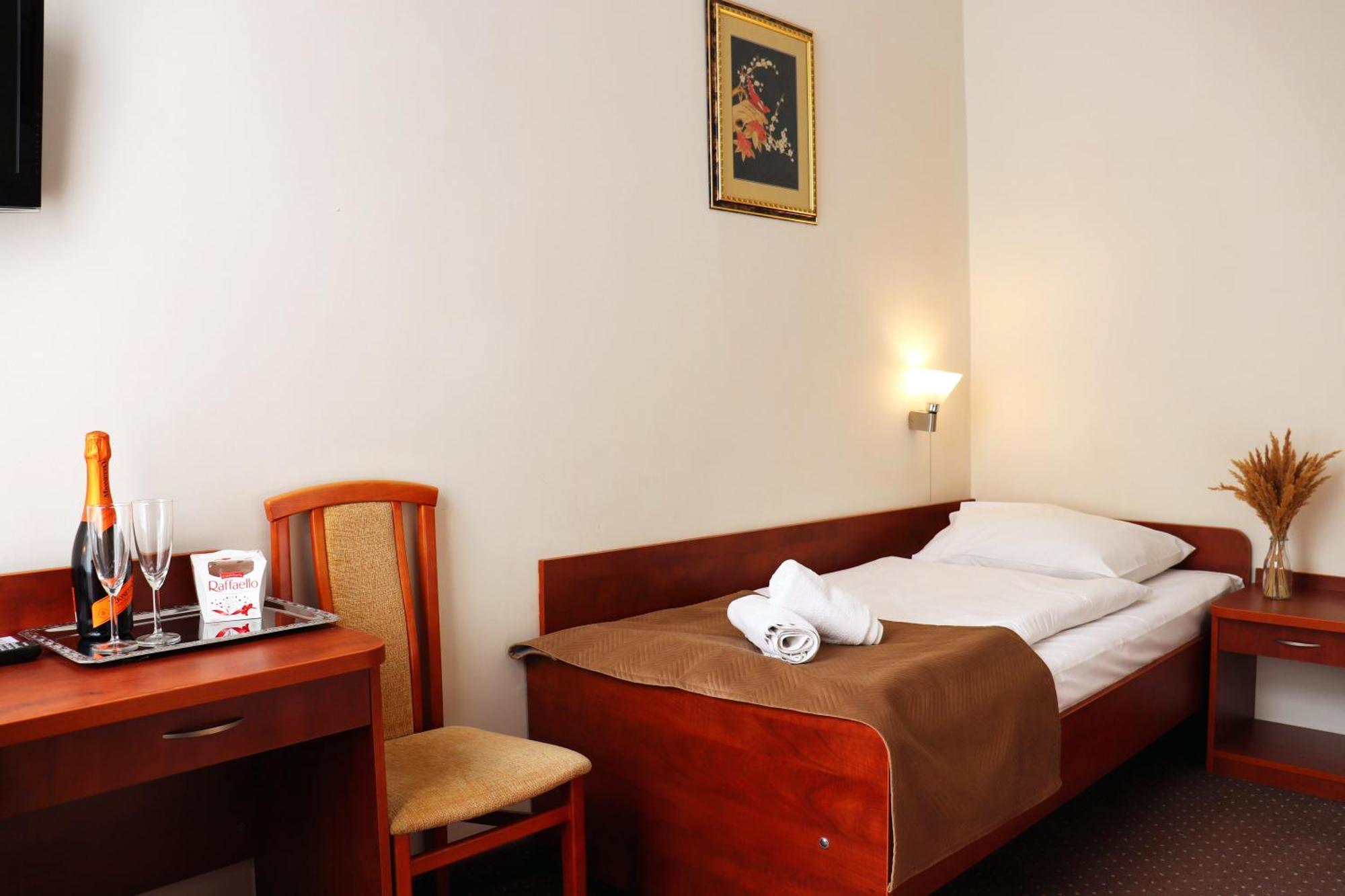 Hotel Lothus فروتسواف المظهر الخارجي الصورة