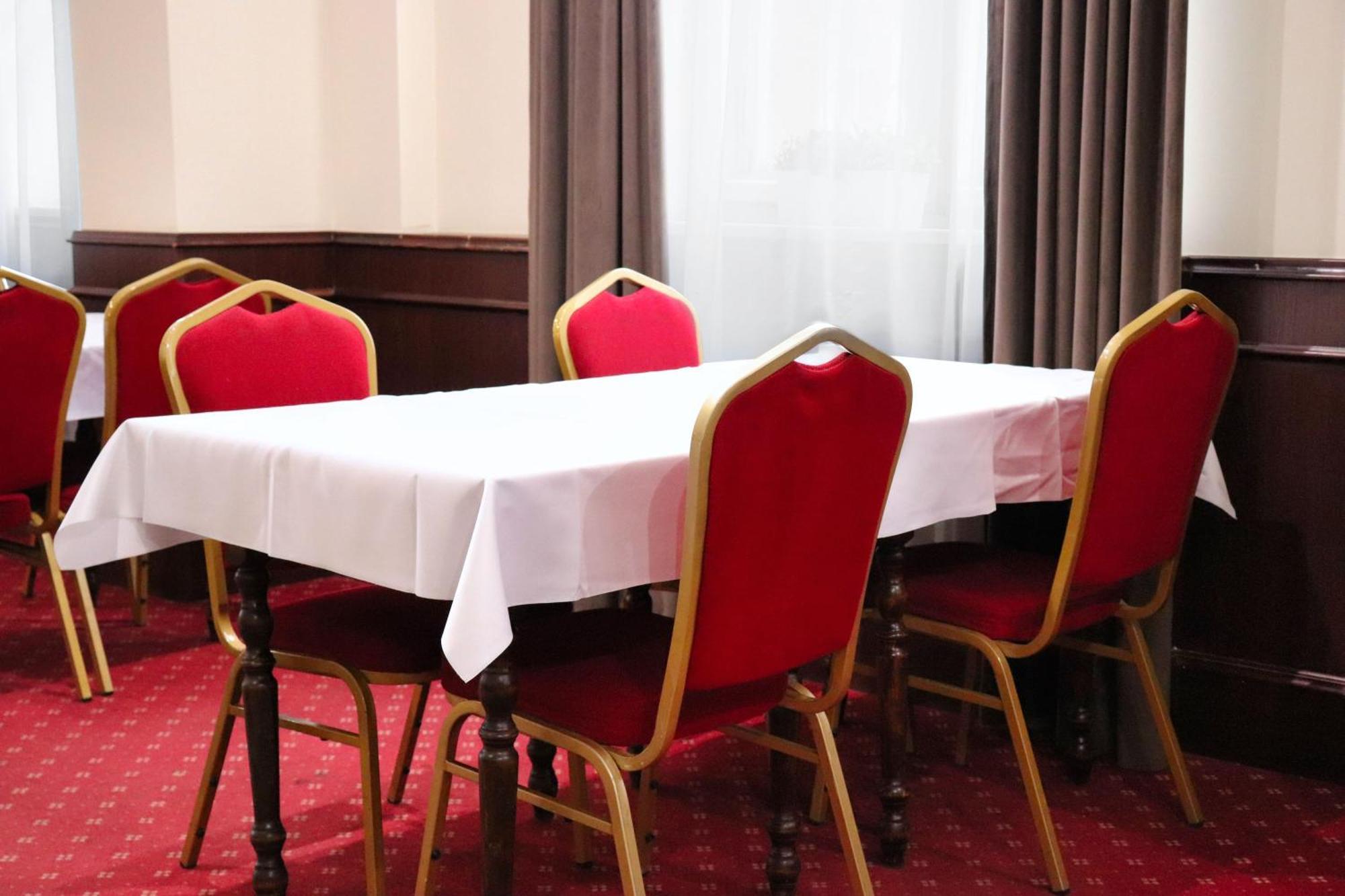 Hotel Lothus فروتسواف المظهر الخارجي الصورة